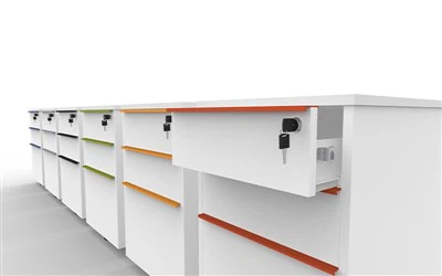 Tre lådor träskåp